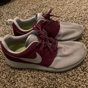Nike Roshes Size 8